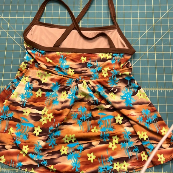 Ujena cross back swimsuit tankini top size large - Picture 2 of 2
